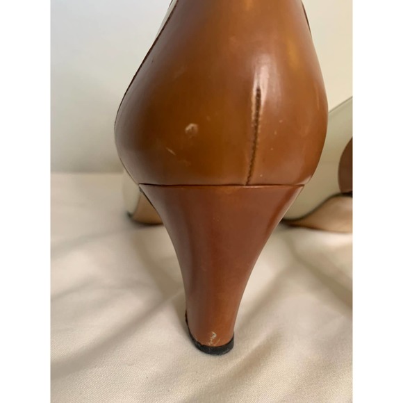 Salvatore Ferragamo | Vintage 80s Tan and Brown Spectator Pump Size 8B - Picture 9 of 13